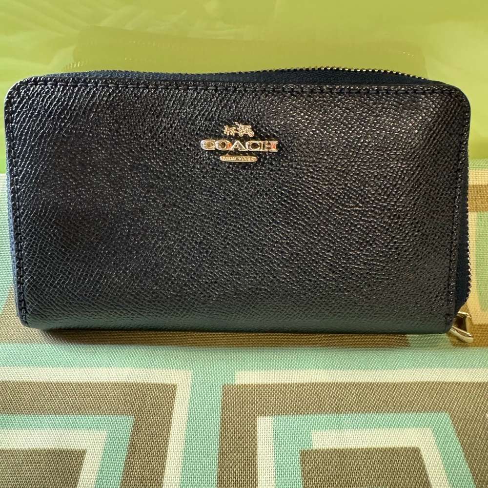 Coach Navy Pebbled Leather Zip Wallet Gold Finishes Card Pocket Card clutch bag - Picture 4 of 12
